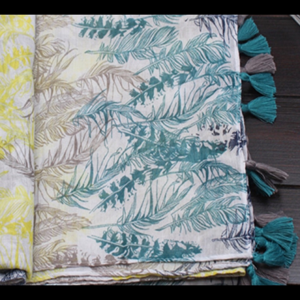 FOUR COLOR SCARF Feather Print - Picture 4 of 5